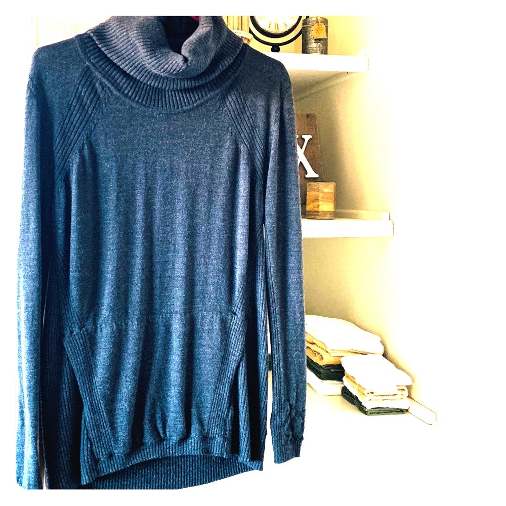 Lululemon Gray Turtleneck Sweater Size 8